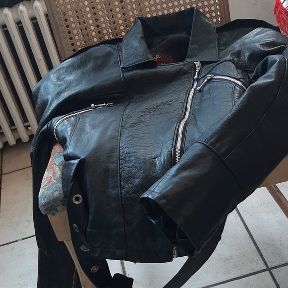 Women's leather jacket - Picture 2 of 2